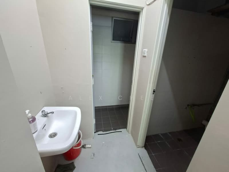 Shop / Office for Rent in Farlim (Ayer Itam) - Alex Chee - Bathroom - PropertyGuru.com.my