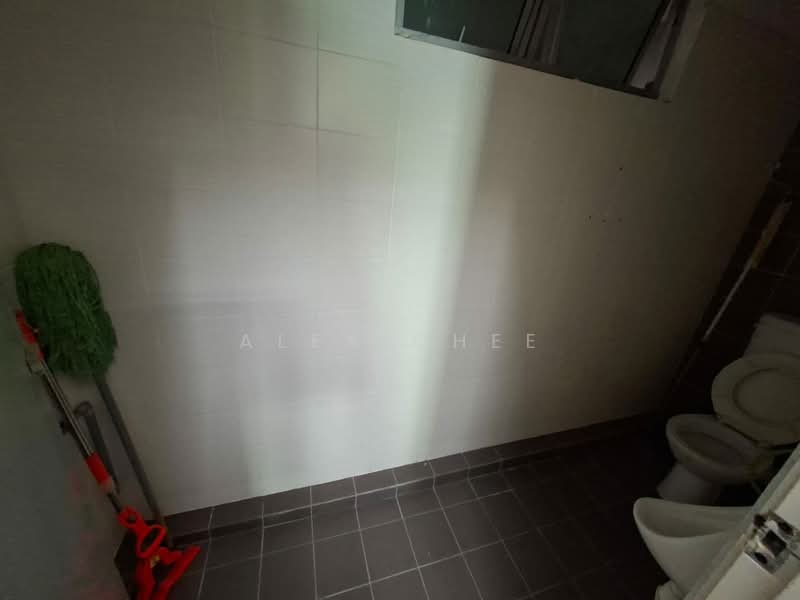 Shop / Office for Rent in Farlim (Ayer Itam) - Alex Chee - Bathroom - PropertyGuru.com.my