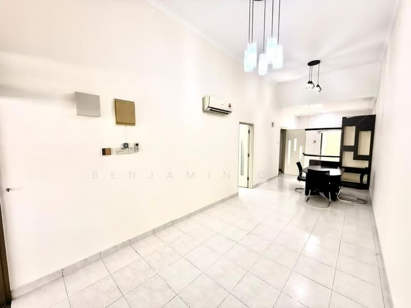 Rumah Teres 1 Tingkat untuk Disewa di Taman Molek (Johor Bahru) - Benjamin Ong - Living Room - PropertyGuru.com.my