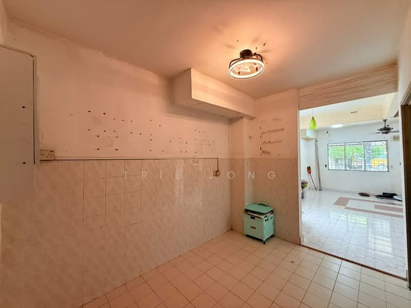 Rumah Teres 2 Tingkat untuk Dijual di Bandar Tasik Puteri (Rawang) - Tris Jong - Kitchen - PropertyGuru.com.my