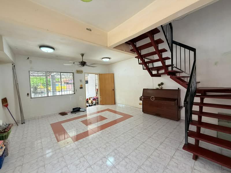Rumah Teres 2 Tingkat untuk Dijual di Bandar Tasik Puteri (Rawang) - Tris Jong - Living Room - PropertyGuru.com.my