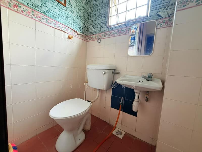 Rumah Teres 2 Tingkat untuk Dijual di Bandar Tasik Puteri (Rawang) - Tris Jong - Bathroom - PropertyGuru.com.my
