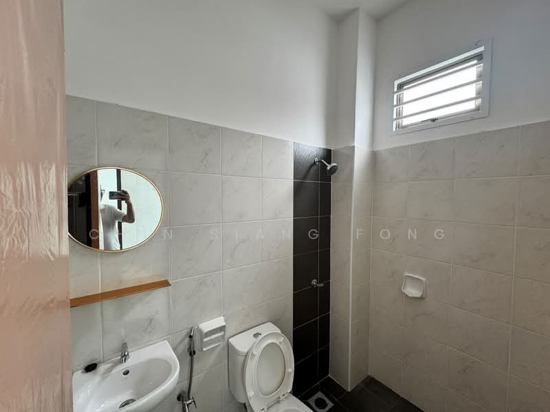 Rumah Teres 1-Tingkat untuk Disewa di Ayer Molek (Melaka) - Chin Siang Fong - Bathroom - PropertyGuru.com.my