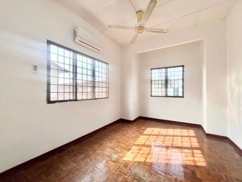 Rumah Berkembar untuk Dijual di Saujana utama 1 (Sungai Buloh) - Syafiqah Sohaimi - PropertyGuru.com.my