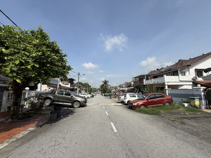 Rumah Teres untuk Dijual di Taman Desa Serdang (Seri Kembangan) - Willie Teng - Exterior - PropertyGuru.com.my
