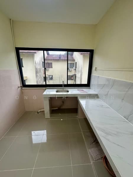 Rumah Flat untuk Dijual di Flat Bandar Selesa Jaya @ Jalan Silat Gayong - Ong Lih Shyan - Kitchen - PropertyGuru.com.my