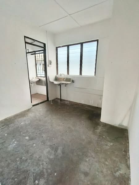 Flat for Sale at Flat Taman Ungku Tun Aminah - Ong Lih Shyan - Interior - PropertyGuru.com.my
