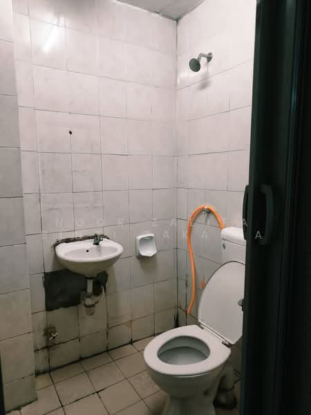 Rumah Flat untuk Disewa di Dataran Otomobil - Noor Zalifa Binti Zakaria - Bathroom - PropertyGuru.com.my
