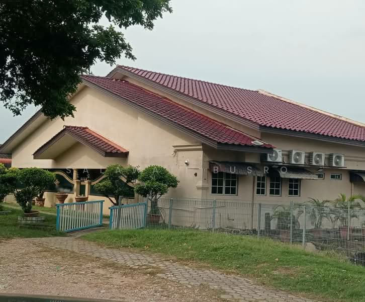 Rumah Teres 1 Tingkat untuk Dijual di Seksyen 24 (Shah Alam) - Salawati Busro - Exterior - PropertyGuru.com.my