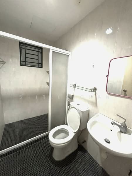 Servis Apartment untuk Dijual di Connaught Avenue - Shirley Chan - Bathroom - PropertyGuru.com.my