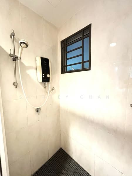 Servis Apartment untuk Dijual di Connaught Avenue - Shirley Chan - Bathroom - PropertyGuru.com.my