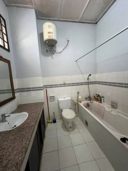 Semi-Detached House for Sale in Taman Munsyi Ibrahim (Johor Bahru) - Ong Lih Shyan - Bathroom - PropertyGuru.com.my