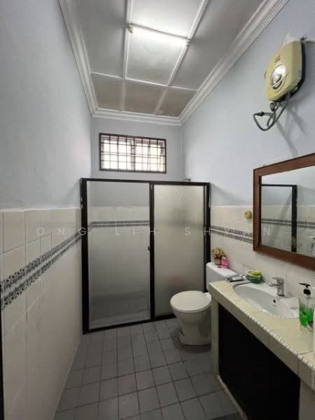 Semi-Detached House for Sale in Taman Munsyi Ibrahim (Johor Bahru) - Ong Lih Shyan - Bathroom - PropertyGuru.com.my