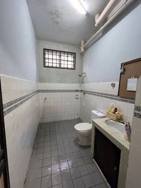 Semi-Detached House for Sale in Taman Munsyi Ibrahim (Johor Bahru) - Ong Lih Shyan - Bathroom - PropertyGuru.com.my
