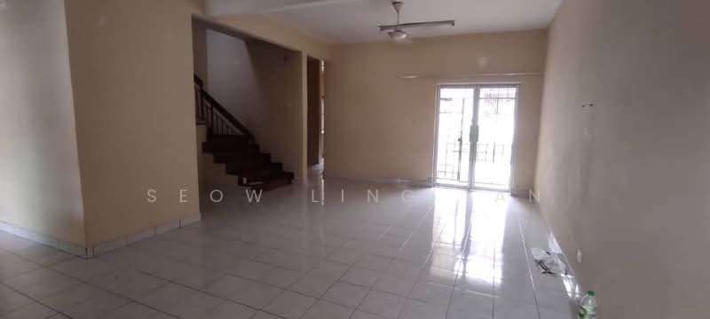 Rumah Teres untuk Disewa di Taman Aman Putra (Puchong) - Seow Ling Tan - Living Room - PropertyGuru.com.my