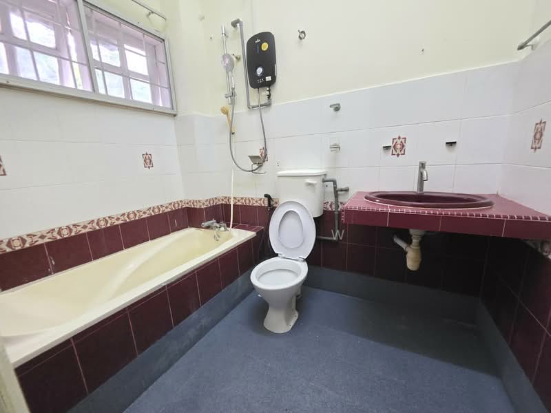 Semi-Detached House for Rent in Kajang (Selangor) - Ken Lew - Bathroom - PropertyGuru.com.my