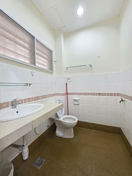 Semi-Detached House for Rent in Kajang (Selangor) - Ken Lew - Bathroom - PropertyGuru.com.my