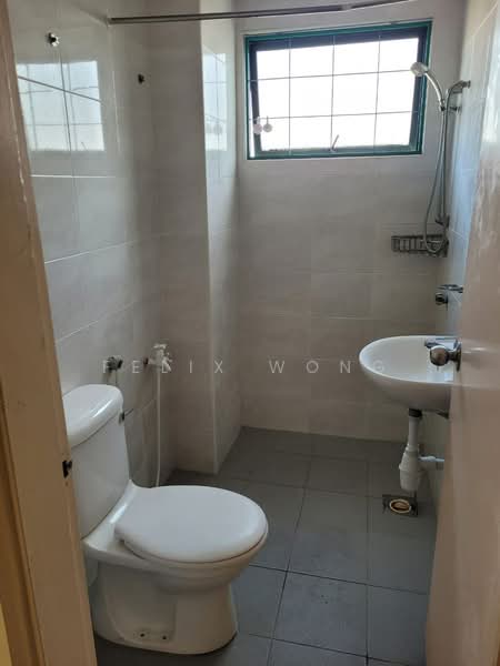 Kondominium untuk Dijual di Kelana Parkview Condominium - Felix Wong - Bathroom - PropertyGuru.com.my