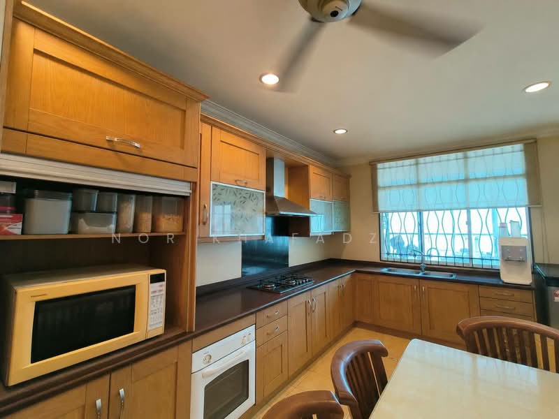 Rumah Kluster untuk Dijual di Seksyen 13 (Shah Alam) - Nor Khafadzah - Kitchen - PropertyGuru.com.my