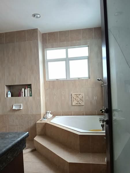 Rumah Kluster untuk Dijual di Seksyen 13 (Shah Alam) - Nor Khafadzah - Bathroom - PropertyGuru.com.my