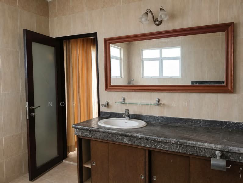 Rumah Kluster untuk Dijual di Seksyen 13 (Shah Alam) - Nor Khafadzah - Bathroom - PropertyGuru.com.my
