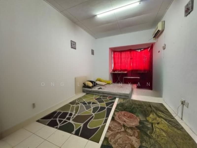 Rumah Teres 2 Tingkat untuk Dijual di Taman Cahaya Masai (Pasir Gudang) - Ong Lih Shyan - Bedroom - PropertyGuru.com.my