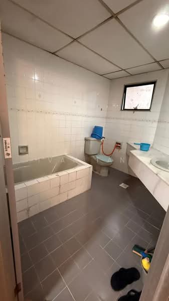 Condominium for Sale at The Vistana - Ivan Tan - Bathroom - PropertyGuru.com.my
