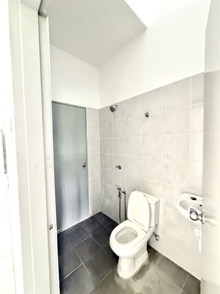 Rumah Teres 1 Tingkat untuk Dijual di Sepang (Selangor) - Mohd Aizat Saiful Bahri - Bathroom - PropertyGuru.com.my