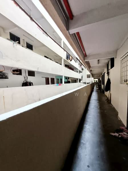 Pangsapuri untuk Dijual di Putra Permai Block D - Helen Wan - Corridor - PropertyGuru.com.my