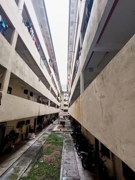 Pangsapuri untuk Dijual di Putra Permai Block D - Helen Wan - Exterior - PropertyGuru.com.my