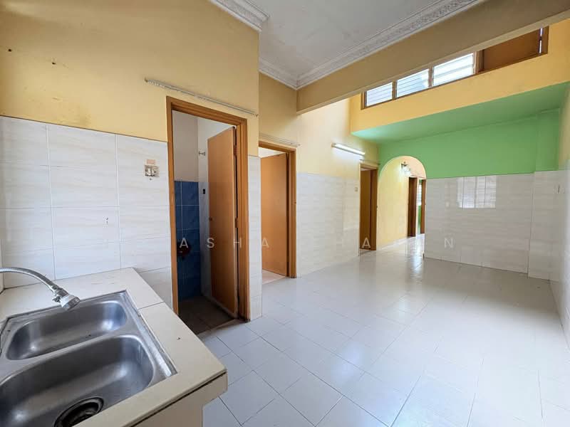 Rumah Teres 1 Tingkat untuk Dijual di Banting (Selangor) - Natasha Shadan - Kitchen - PropertyGuru.com.my