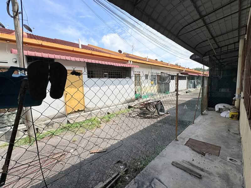 Rumah Teres 1 Tingkat untuk Dijual di Banting (Selangor) - Natasha Shadan - Exterior - PropertyGuru.com.my