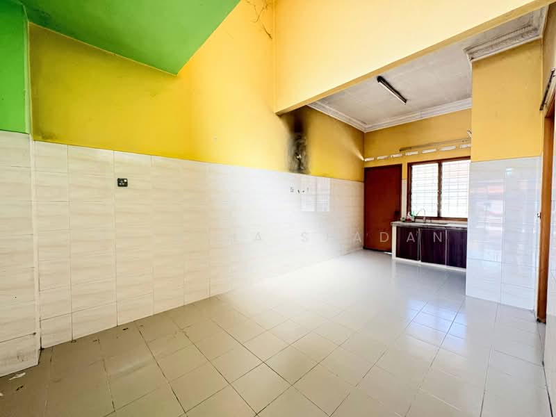 Rumah Teres 1 Tingkat untuk Dijual di Banting (Selangor) - Natasha Shadan - Kitchen - PropertyGuru.com.my