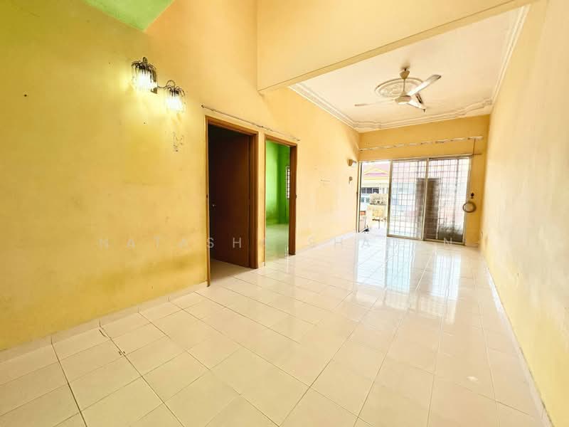 Rumah Teres 1 Tingkat untuk Dijual di Banting (Selangor) - Natasha Shadan - Living Room - PropertyGuru.com.my