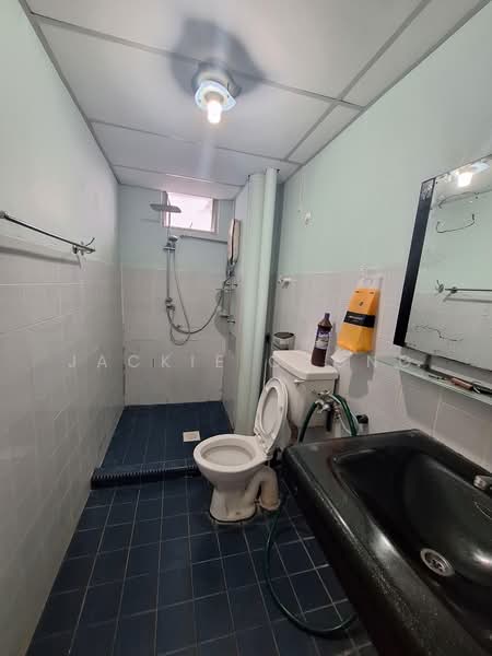 Apartment for Rent at Pangsapuri Seri Indah - Jackie Chong - Bathroom - PropertyGuru.com.my