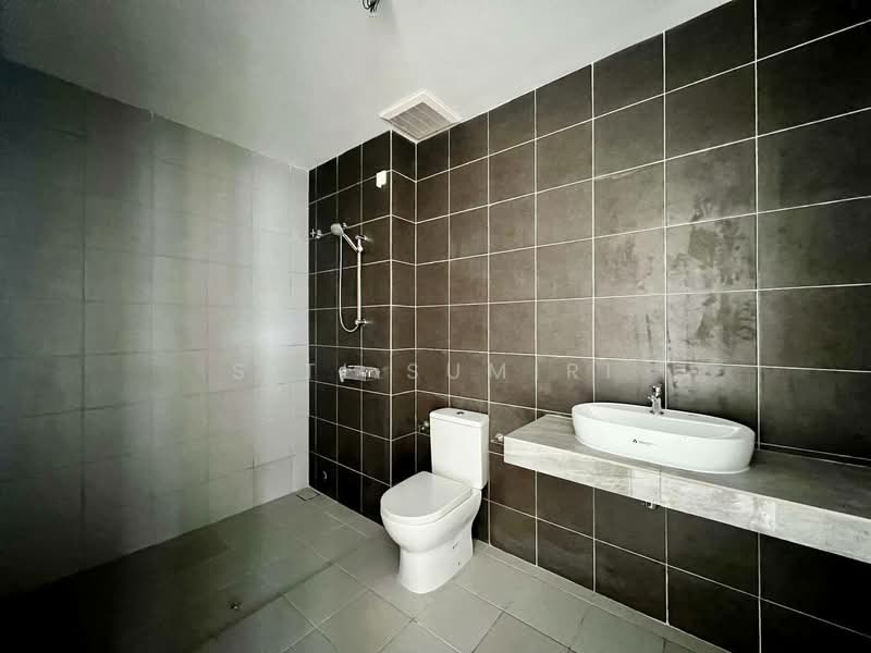 2-storey Terraced House for Sale in Bandar Country Homes (Rawang) - Siti Sumiri - Bathroom - PropertyGuru.com.my
