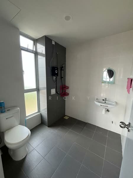 Pangsapuri untuk Disewa di Residensi Rumpun Bahagia (Residensi Melaka Tengah 1) - Derrick Yee - Bathroom - PropertyGuru.com.my