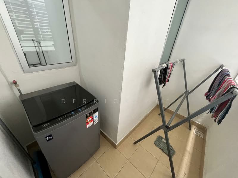 Pangsapuri untuk Disewa di Residensi Rumpun Bahagia (Residensi Melaka Tengah 1) - Derrick Yee - Balcony - PropertyGuru.com.my