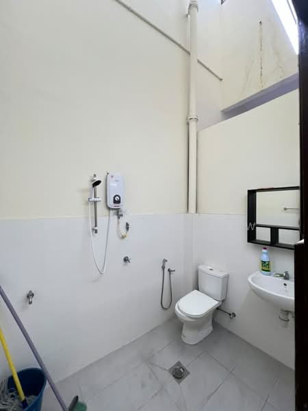 Rumah Teres 2 Tingkat untuk Dijual di Jalan Ipoh (Kuala Lumpur) - Kim Meng Lew - Bathroom - PropertyGuru.com.my
