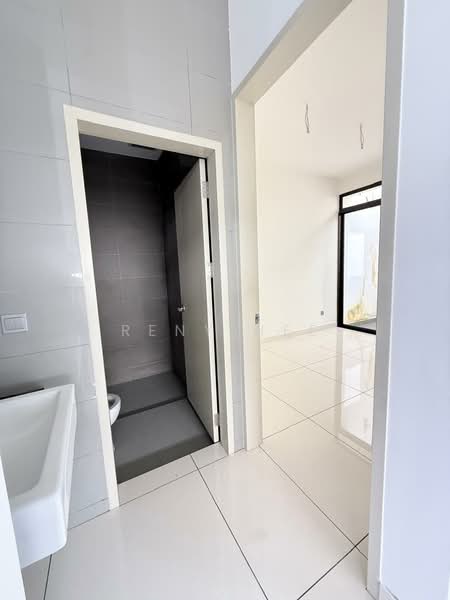 2-storey Terraced House for Sale in Taman Perling (Perling) - Reny Hee - Bathroom - PropertyGuru.com.my