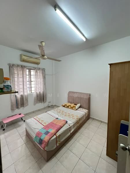 Kondominium untuk Dijual di Indah Condominium - Kim Meng Lew - Bedroom - PropertyGuru.com.my