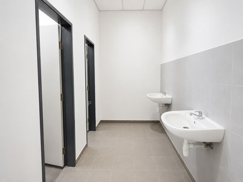 Shop for Rent in Bandar Tasik Puteri (Rawang) - PG Han - Bathroom - PropertyGuru.com.my