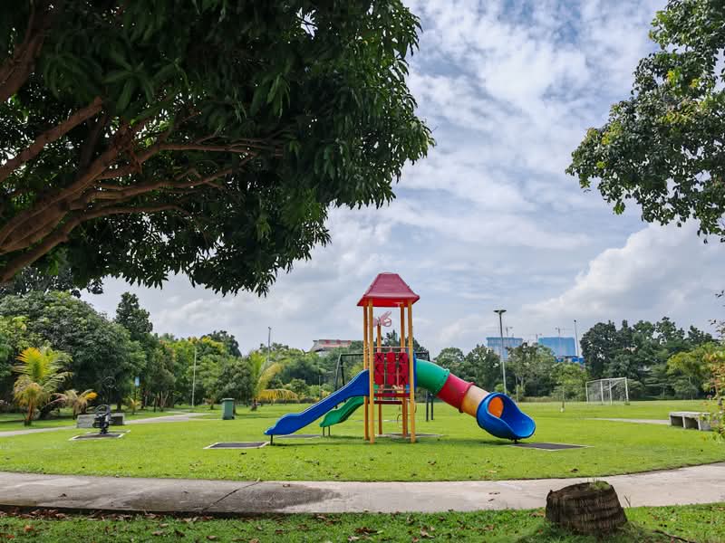 3-storey Terraced House for Sale in Lake Fields (Sungai Besi) - David Ting - Garden - PropertyGuru.com.my
