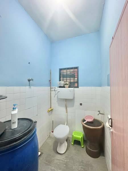1-storey Terraced House for Sale in Seksyen 18 (Shah Alam) - Zamshary Budin - Bathroom - PropertyGuru.com.my