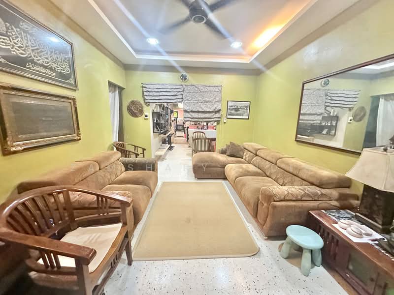1-storey Terraced House for Sale in Seksyen 18 (Shah Alam) - Zamshary Budin - Living Room - PropertyGuru.com.my
