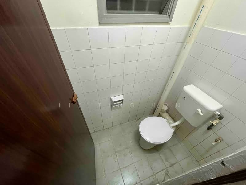 Rumah Flat untuk Dijual di Desa Satu - Lit Ting Hon - Bathroom - PropertyGuru.com.my