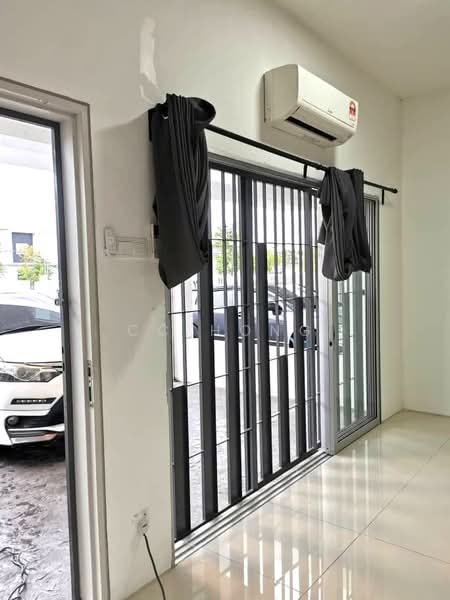 Rumah Teres 2-Tingkat untuk Dijual di Cybersouth (Dengkil) - CC Hong - Entrance - PropertyGuru.com.my