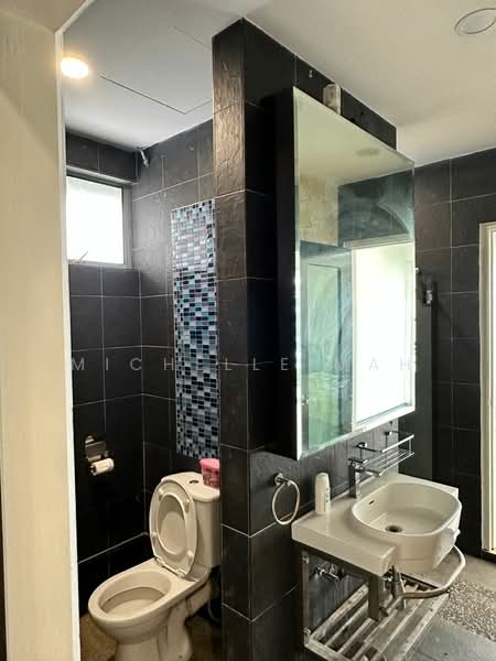 Kondominium untuk Dijual di Coastal Tower - Michelle Mah - Bathroom - PropertyGuru.com.my