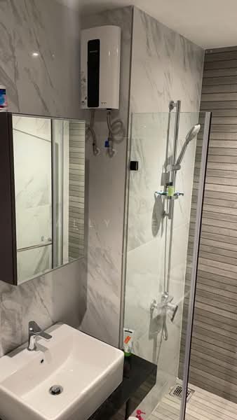 Servis Apartment untuk Disewa di Emporis - Ally Lee - Bathroom - PropertyGuru.com.my