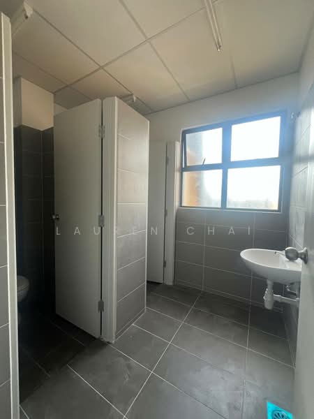 Cluster Factory for Sale in Taman Desa Cemerlang (Ulu Tiram) - Lauren Chai - Bathroom - PropertyGuru.com.my